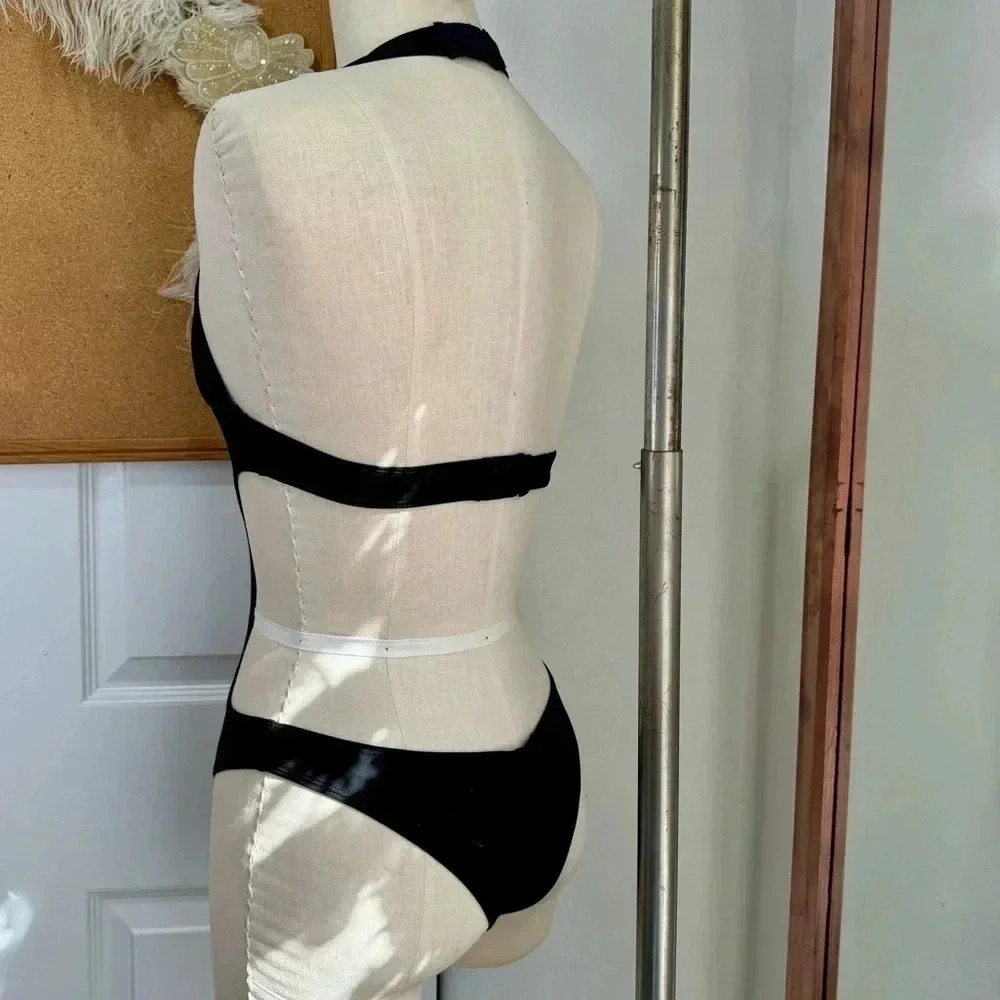 🐆 Sexy Black Leopard Print Leotard with Ring Detail 🖤 - Picture 4 of 5